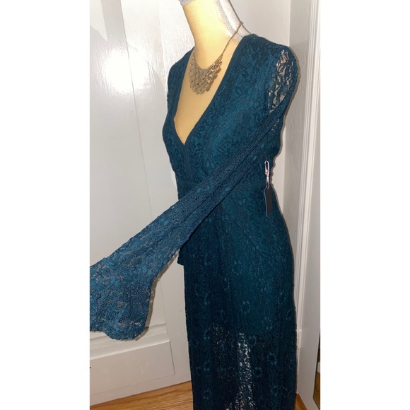 Green V Neckline Lace Overlay Bell Sleeve Homecoming Prom Dress spring time - Picture 6 of 7